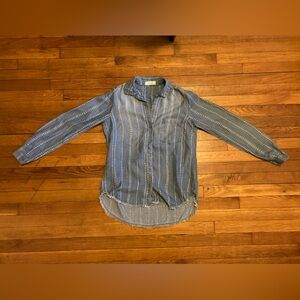 Bella Dahl Long Sleeve chambray top